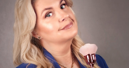 SEKRETY MAKIJAŻU czyli jego wpływ na nasze samopoczucie oraz ocenę ze strony środowiska