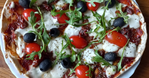 Robimy pizzę, wrapa i jogurt z borówkami