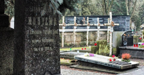 25.10.2026 (niedziela) - 13:00 - Pamięć pozostaje. Cmentarz Wojskowy na Powązkach. [Spacer]